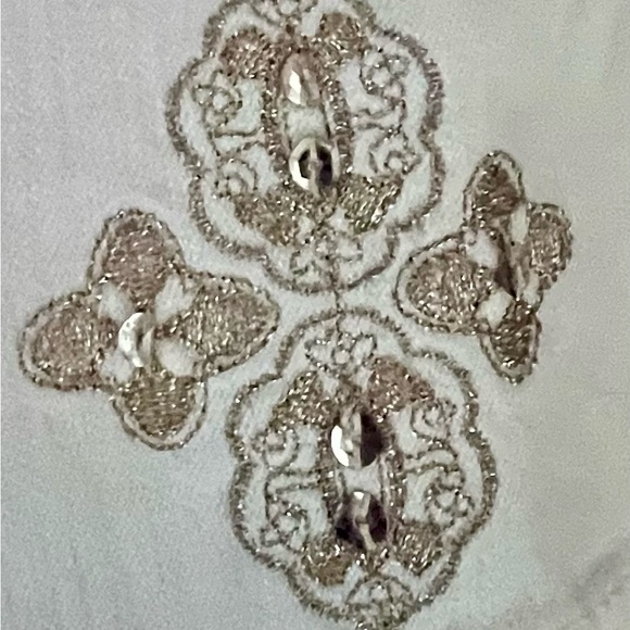 AVENUE Blue  
White Denim with Gold Embellishment
Sz 18 EUC - Picture 8 of 13